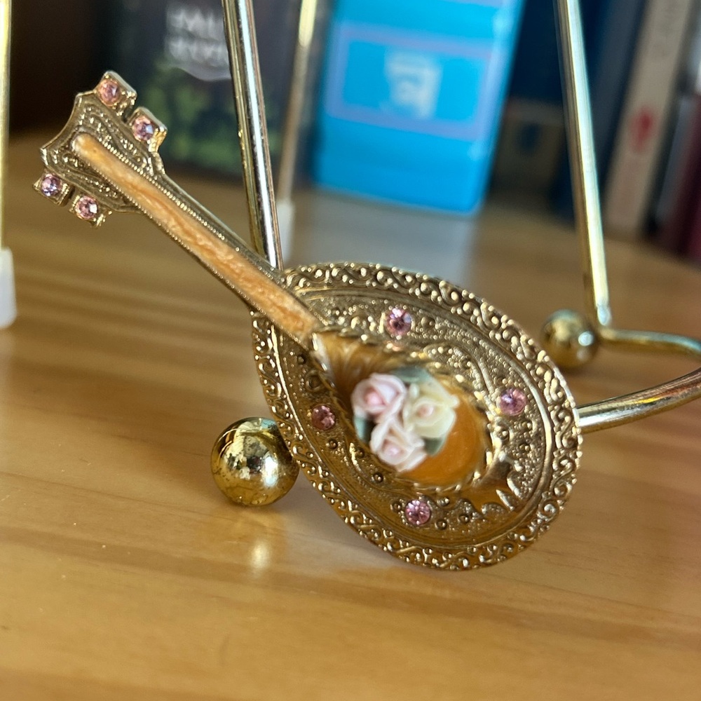 Gold and Pink Decorative Mandolin stand